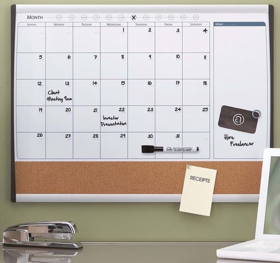 Nobo Magnetische Combibord met Maandplanner - Kurken Prikbord - 58,5 x 43,0 cm - Inclusief Magneet, Marker En Wisser - Afbeelding 2
