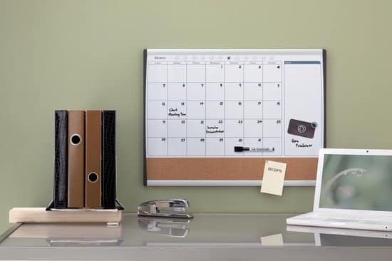 Nobo Magnetische Combibord met Maandplanner - Kurken Prikbord - 58,5 x 43,0 cm - Inclusief Magneet, Marker En Wisser - Afbeelding 5