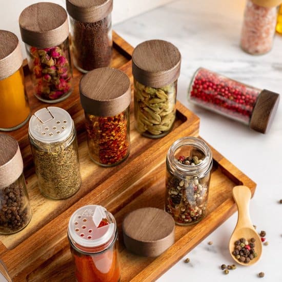 Soothe 24 Glazen Kruidenpotjes Rond met Acacia Deksel – 2 Soorten Strooideksels – Kruidenstrooier – Compleet Pakket incl Kruidenpotjes Stickers,... - Afbeelding 5